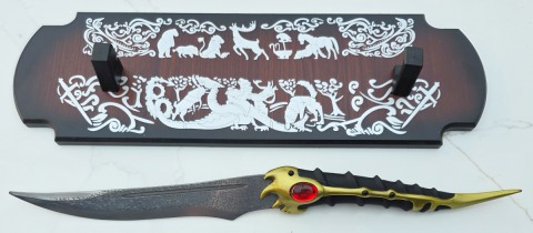 Wolfs Paw and Plaque